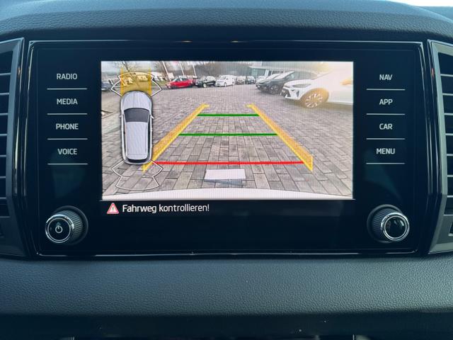 Skoda Karoq 1.5 TSI DSG Selec 2Zoklim SHZ LED 2xPDC Kam ACC AHK Sunset 5JG 