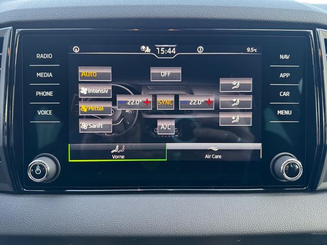 Skoda Karoq 1.5 TSI DSG Selec 2Zoklim SHZ LED 2xPDC Kam ACC AHK Sunset 5JG 