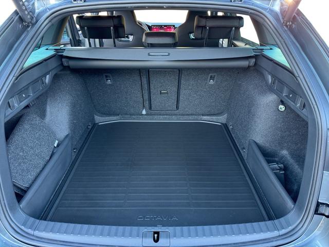 Skoda Octavia RS 2,0 TSI DSG Matrix, Navi 13, 2 x PDC, el.Heck SHZ, SmLi, LED, 5JG 