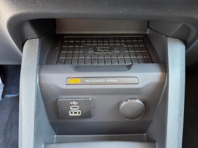 Ford Tourneo Courier Active 1,0 MJ25 Navi SHZ SpAs 5JG PDC Kam 