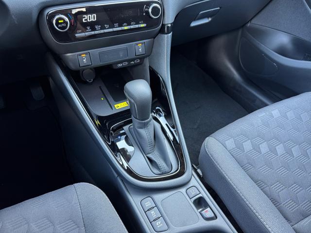Toyota Yaris 1,5 CVT Hybrid Style ACC PDC Kam Spurh 