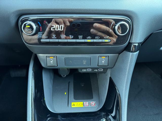 Toyota Yaris 1,5 CVT Hybrid Style ACC PDC Kam Spurh 