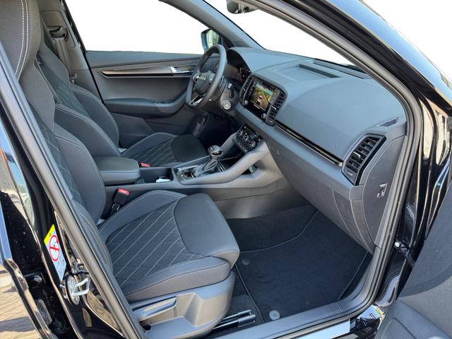 Skoda Karoq 1,5 TSI DSG Sportline 2ZKli AHK ACC SHT PDC Kam 5JG 