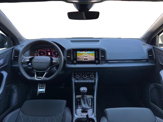 Skoda Karoq 1,5 TSI DSG Sportline 2ZKli AHK ACC SHT PDC Kam 5JG 