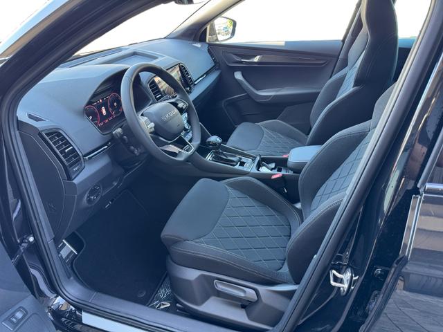 Skoda Karoq 1,5 TSI DSG Sportline 2ZKli AHK ACC SHT PDC Kam 5JG 