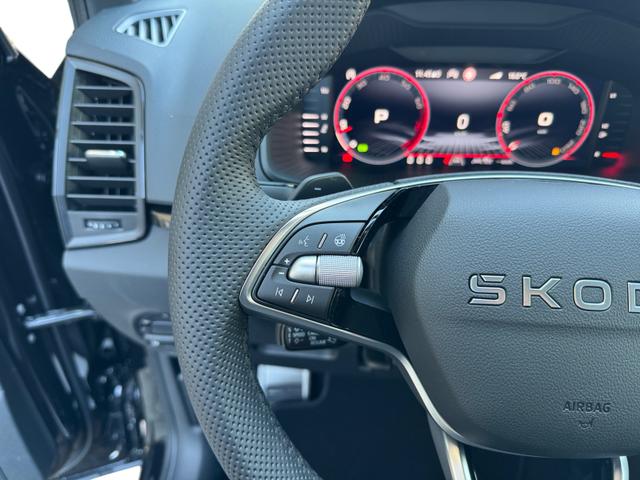 Skoda Karoq 1,5 TSI DSG Sportline 2ZKli AHK ACC SHT PDC Kam 5JG 