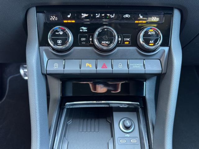 Skoda Karoq 1,5 TSI DSG Sportline 2ZKli AHK ACC SHT PDC Kam 5JG 