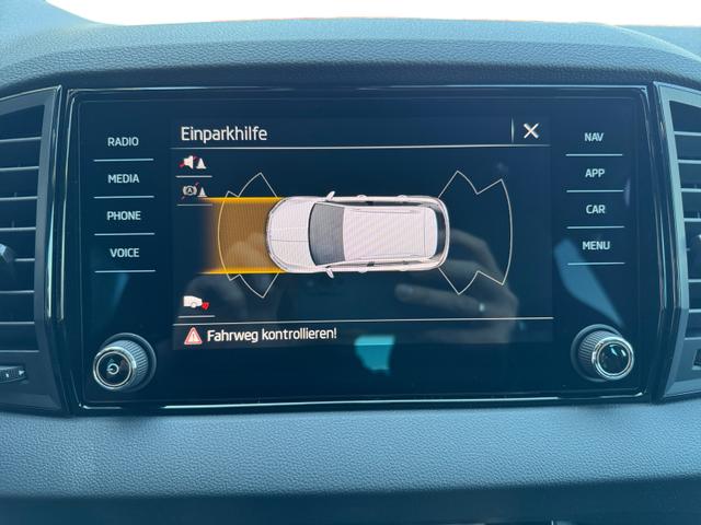 Skoda Karoq 1,5 TSI DSG Sportline 2ZKli AHK ACC SHT PDC Kam 5JG 