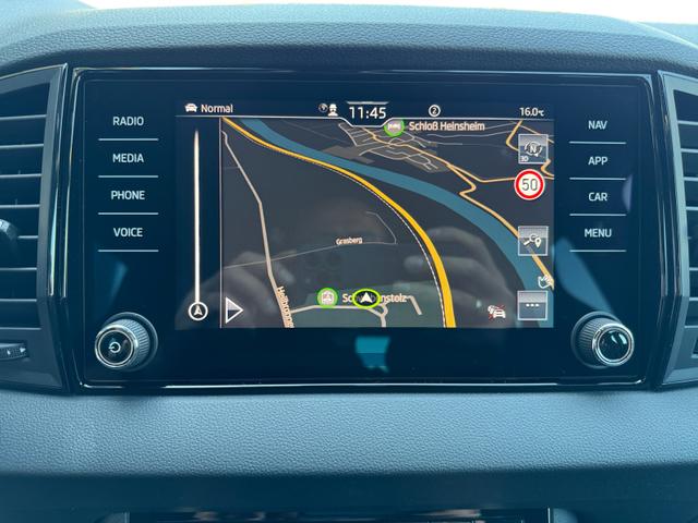 Skoda Karoq 1,5 TSI DSG Sportline 2ZKli AHK ACC SHT PDC Kam 5JG 