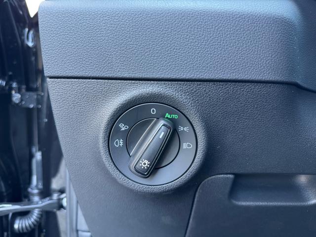 Skoda Karoq 1,5 TSI DSG Sportline 2ZKli AHK ACC SHT PDC Kam 5JG 
