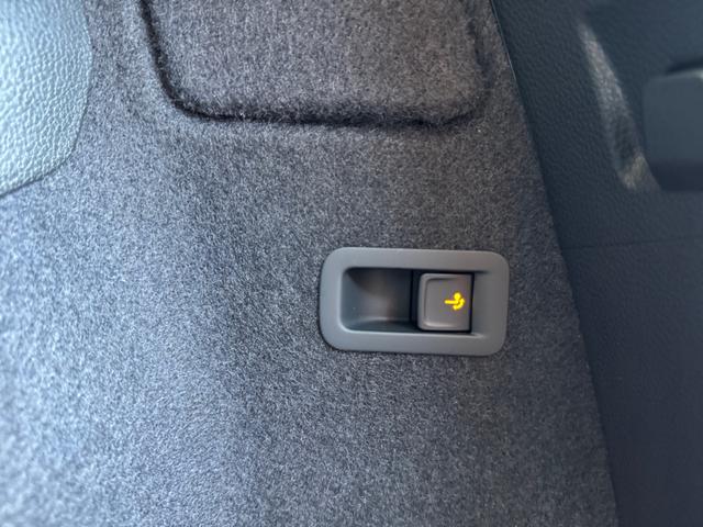 Skoda Karoq 1,5 TSI DSG Sportline 2ZKli AHK ACC SHT PDC Kam 5JG 