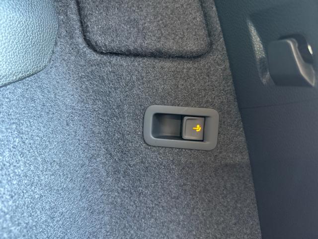 Skoda Karoq 2,0 TSI 4x4 DSG Sportline 2ZKli AHK ACC SHT PDC Kam 5JG 