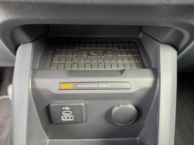 Ford Tourneo Courier Active 1,0 AT MJ25 Navi SHZ SpAs 5JG PDC Kam 