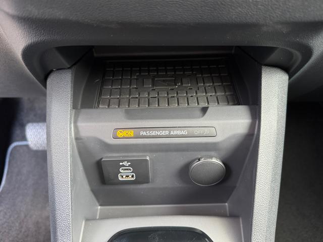 Ford Tourneo Courier Active 1,0 AT Navi SHZ SpAs 5JG PDC Kam 