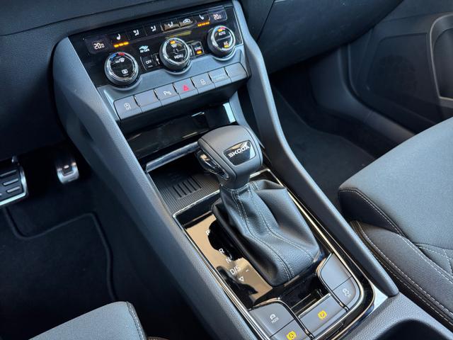 Skoda Karoq 1,5 TSI DSG Sportline 2ZKli ACC Cant 4xSHZ PDC Kam 5JG 