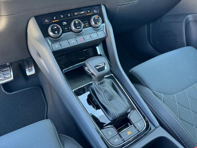 Skoda Karoq 1,5 TSI DSG Sportline 2ZKli ACC Cant 4xSHZ PDC Kam 5JG 