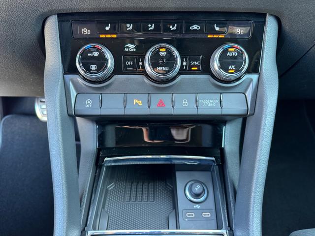 Skoda Karoq 1,5 TSI DSG Sportline 2ZKli ACC Cant 4xSHZ PDC Kam 5JG 