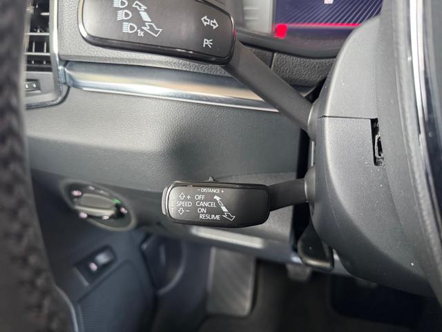 Skoda Karoq 1,5 Drive 3ZoKl 360° Canton AHK Pano 