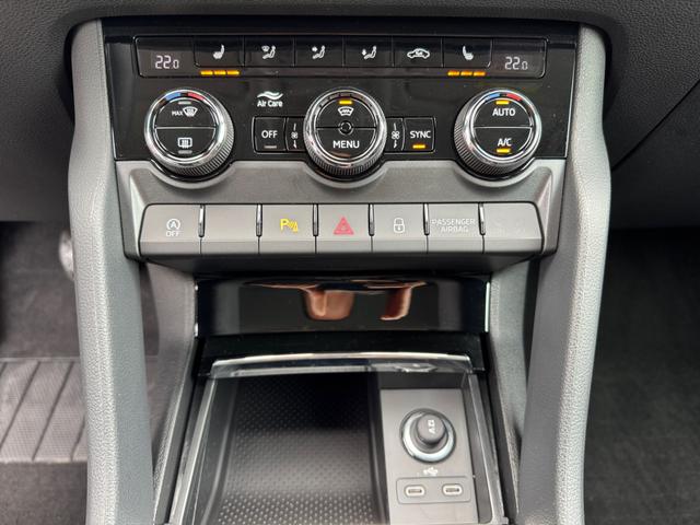 Skoda Karoq 2,0 TDI DSG 4x4 Selec 2Zoklim 4xSHZ LED 2xPDC Kam ACC AHK 5JG 