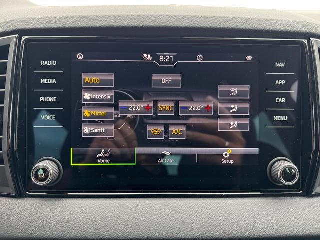Skoda Karoq 2,0 TDI DSG 4x4 Selec 2Zoklim 4xSHZ LED 2xPDC Kam ACC AHK 5JG 