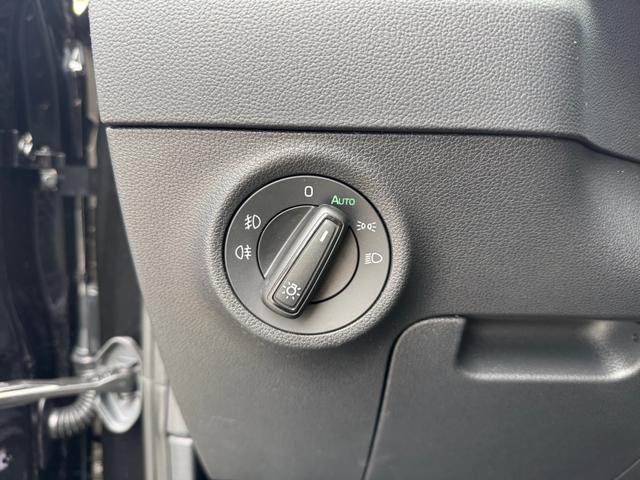 Skoda Karoq 2,0 TDI DSG 4x4 Selec 2Zoklim 4xSHZ LED 2xPDC Kam ACC AHK 5JG 