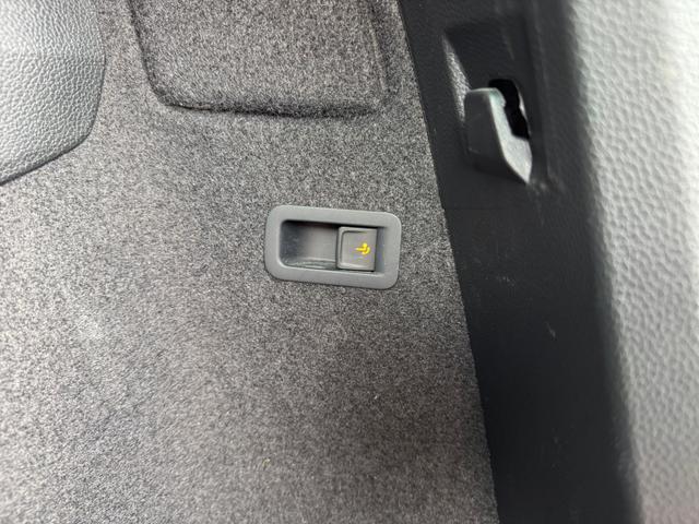 Skoda Karoq 2.0 TDI Scout 4x4 2ZKlima Navi Kam PDC SHZ 