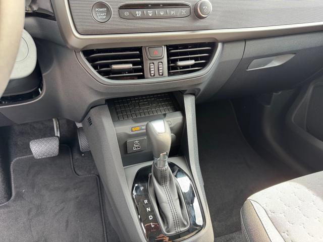 Ford Tourneo Courier 1,0 Titanium AT SpAs 5JG PDC WiPa Apple Klima 