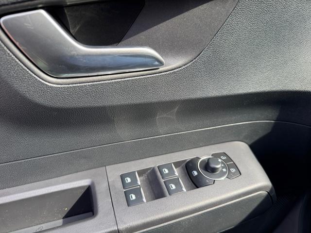 Ford Tourneo Courier 1,0 Titanium AT SpAs 5JG PDC WiPa Apple Klima 