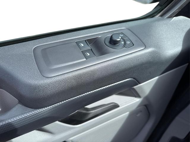 Ford / Transit Custom / Schwarz / / / 