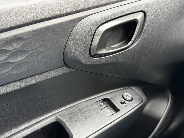 Neue Huyndai i10 Automatik grün
