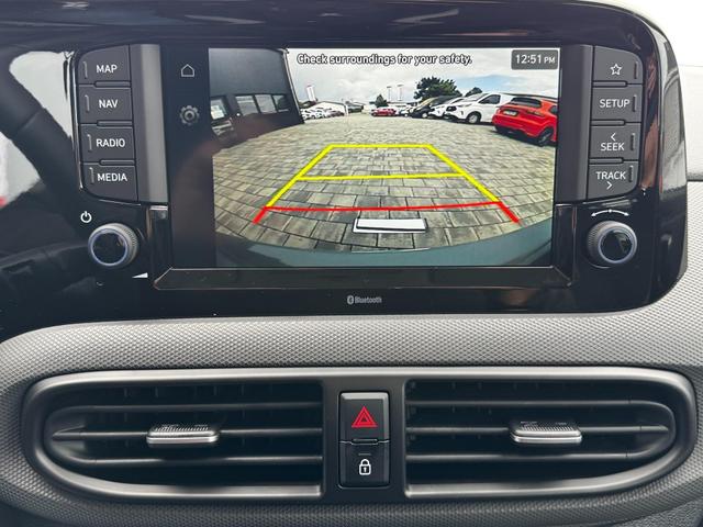 Neue Huyndai i10 Automatik grün