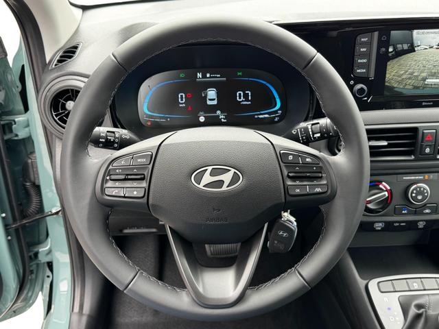 Neue Huyndai i10 Automatik grün