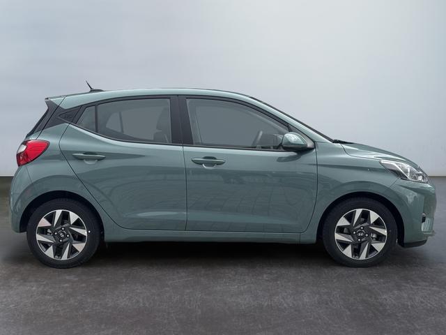 Neue Huyndai i10 Automatik grün