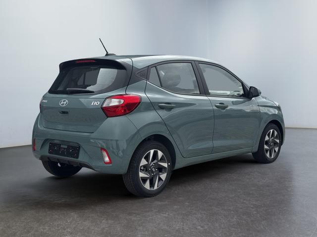 Neue Huyndai i10 Automatik grün