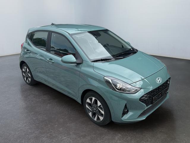 Neue Huyndai i10 Automatik grün