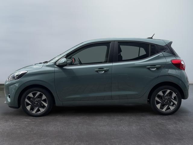 Neue Huyndai i10 Automatik grün