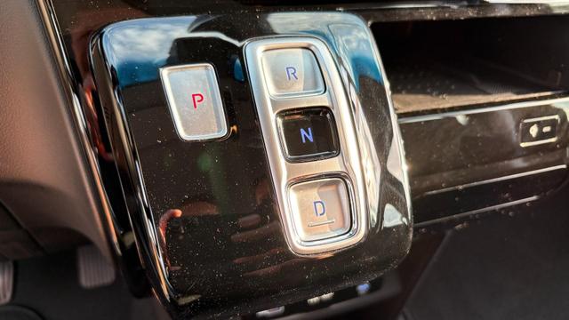 Hyundai Staria 1,6 T-GDI HEV EaAcPa PaPak el.HK el.Schie 