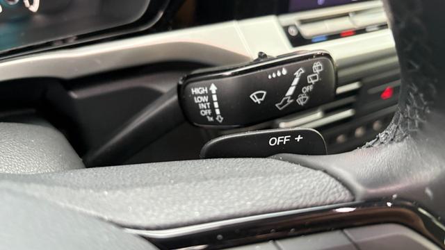 Ford Tourneo Connect 1.5 EB Titanium AHK Navi SHZ PDC 