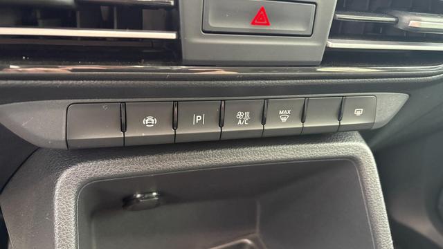 Ford Tourneo Connect 1.5 EB Titanium AHK Navi SHZ PDC 