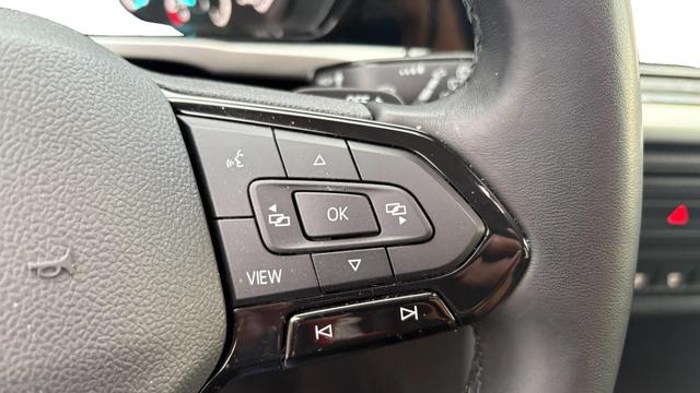 Ford Tourneo Connect 1.5 EB Titanium AHK Navi SHZ PDC 