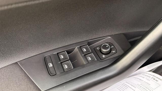 Volkswagen Taigo 1,0 TSI DSG R-Line IQ Matrix ACC 2Zokl PDC Kam 18Z 
