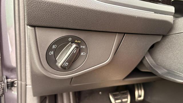 Volkswagen Taigo 1,0 TSI DSG R-Line IQ Matrix ACC 2Zokl PDC Kam 18Z 