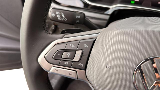 Volkswagen Taigo 1,0 TSI DSG R-Line IQ Matrix ACC 2Zokl PDC Kam 18Z 