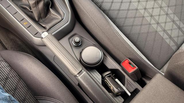 Volkswagen Taigo 1,0 TSI DSG R-Line IQ Matrix ACC 2Zokl PDC Kam 18Z 