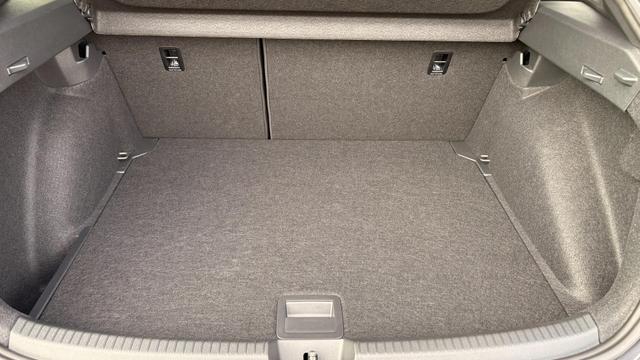 Volkswagen Taigo 1,0 TSI DSG R-Line IQ Matrix ACC 2Zokl PDC Kam 18Z 
