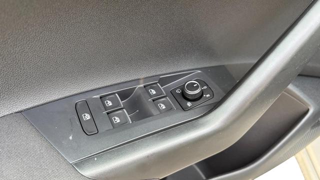 Volkswagen Taigo 1,0 TSI DSG R-Line IQ Matrix ACC 2Zokl PDC Kam 18Z 