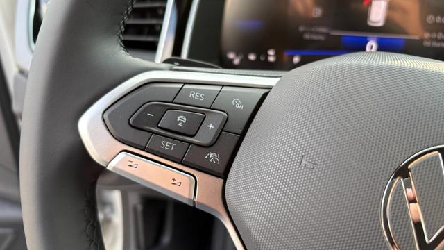 Volkswagen Taigo 1,0 TSI DSG R-Line IQ Matrix ACC 2Zokl PDC Kam 18Z 
