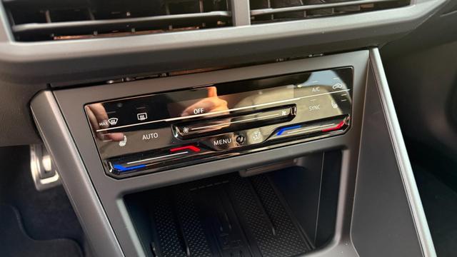 Volkswagen Taigo 1,0 TSI DSG R-Line IQ Matrix ACC 2Zokl PDC Kam 18Z 