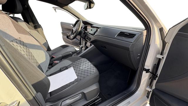 Volkswagen Taigo 1,0 TSI DSG R-Line IQ Matrix ACC 2Zokl PDC Kam 18Z 