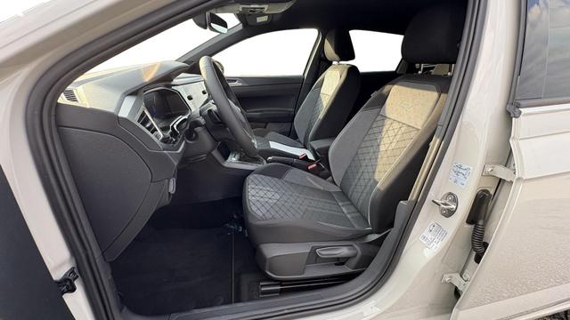 Volkswagen Taigo 1,0 TSI DSG R-Line IQ Matrix ACC 2Zokl PDC Kam 18Z 